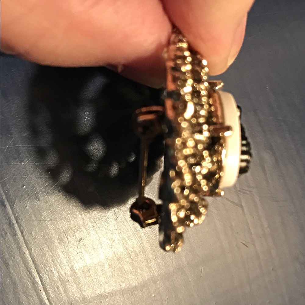 Vintage Black Cameo Brooch Heavy Gold-Tone Setting - Picture 6 of 8